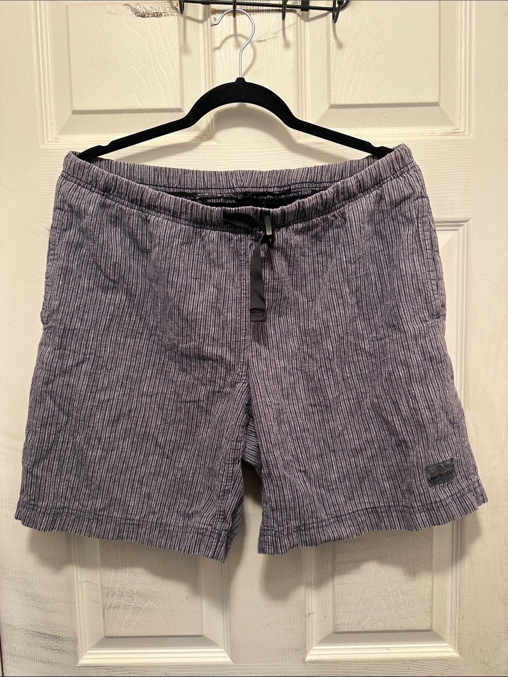 Striped Adjustable Waist Outdoor Shorts in Heathered Gray and Navy